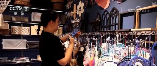 美国人疯狂抢货，中国商家抢生产！义乌商户：朋友圈都炸掉了，高盛：未来90天中国出口会很火爆
