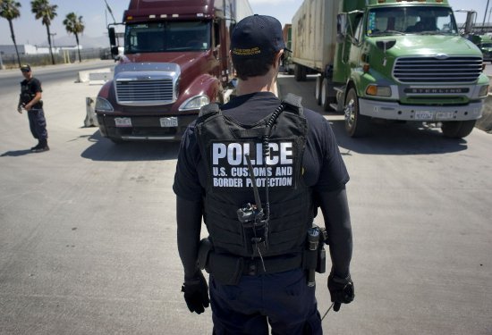 美国准备动用刑事手段打击逃避特朗普关税的企业和个人