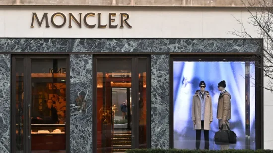Moncler以小幅涨价应对关税冲击 称若经济恶化将推迟新店开业