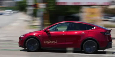加州监管机构叫停特斯拉Robotaxi公众运营计划