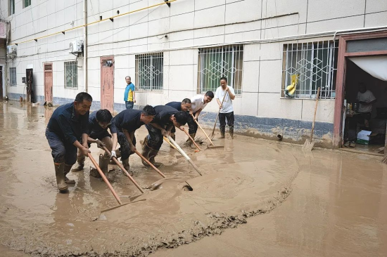 邮储银行闻“汛”而动 全力筑牢防汛救灾“金融防线”
