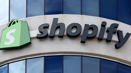 Shopify股价飙升20%，因业绩指引乐观，CFO称关税冲击“并未成真”